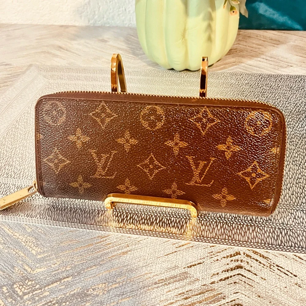Louis Vuitton Monogram long zippy Wallet - Picture 4 of 15